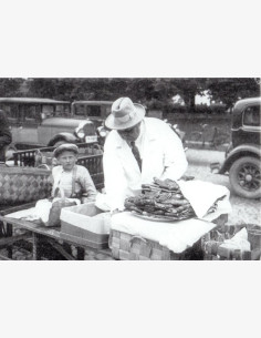 Piirakkakauppaa Hämeenlinnan torilla 1933