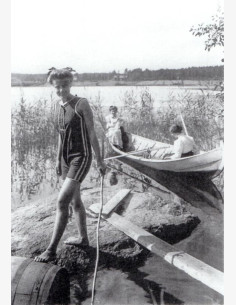 Tyttö rannalla uimapuvussa 1900-luvun alkupuolella, Hämeenlinna